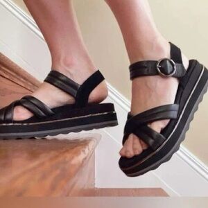 VIONIC REYNA LEATHER SANDALS 9